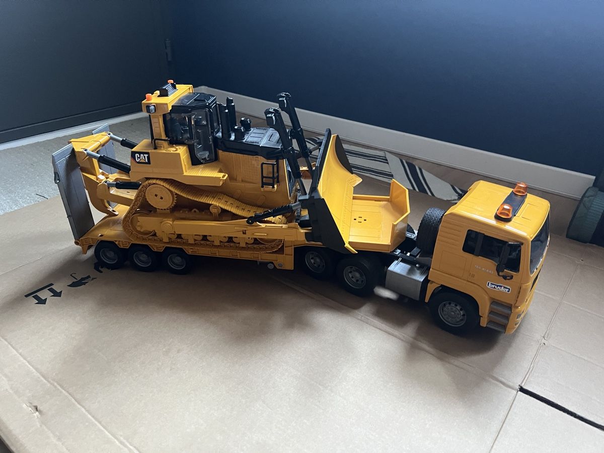Bruder Jouets: Bruder Trax mit Tieflader Lastwagen – D'occasion à Tenniken par wueeey456