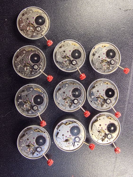 Lot De 12 Mouvements Mécaniques Pour Montres - Occasion - Pour Réparation Ou Customisation
