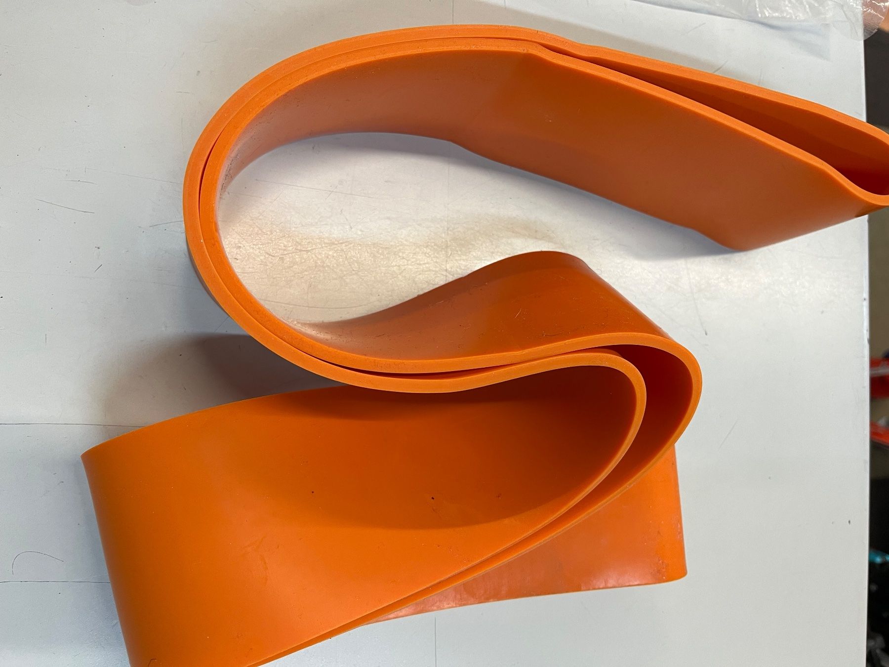 Altro in Bricolage: elastisches super starkes Trainings-Widerstandsband, orange – Nuovo e nell'imballaggio originale da Adliswil venduto da vette56 1