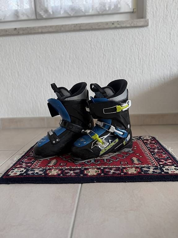 Nordica Scarpe per ragazzi: Skischuhe Gr.24.5 – Usato da Zufikon venduto da Ozumo 1
