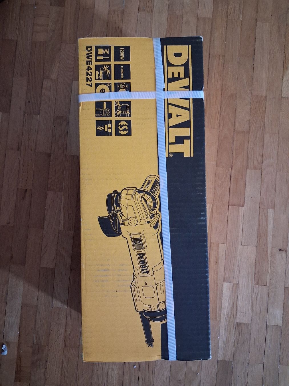 Dewalt Tutti gli attrezzi: Smerigliatrice angolare DeWalt DWE4227 - – Nuovo e nell'imballaggio originale da Jona venduto da api_sdn2 1