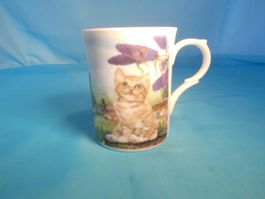 Tasse mit Katze und englischem Landhaus, Kingsbury Porzellan