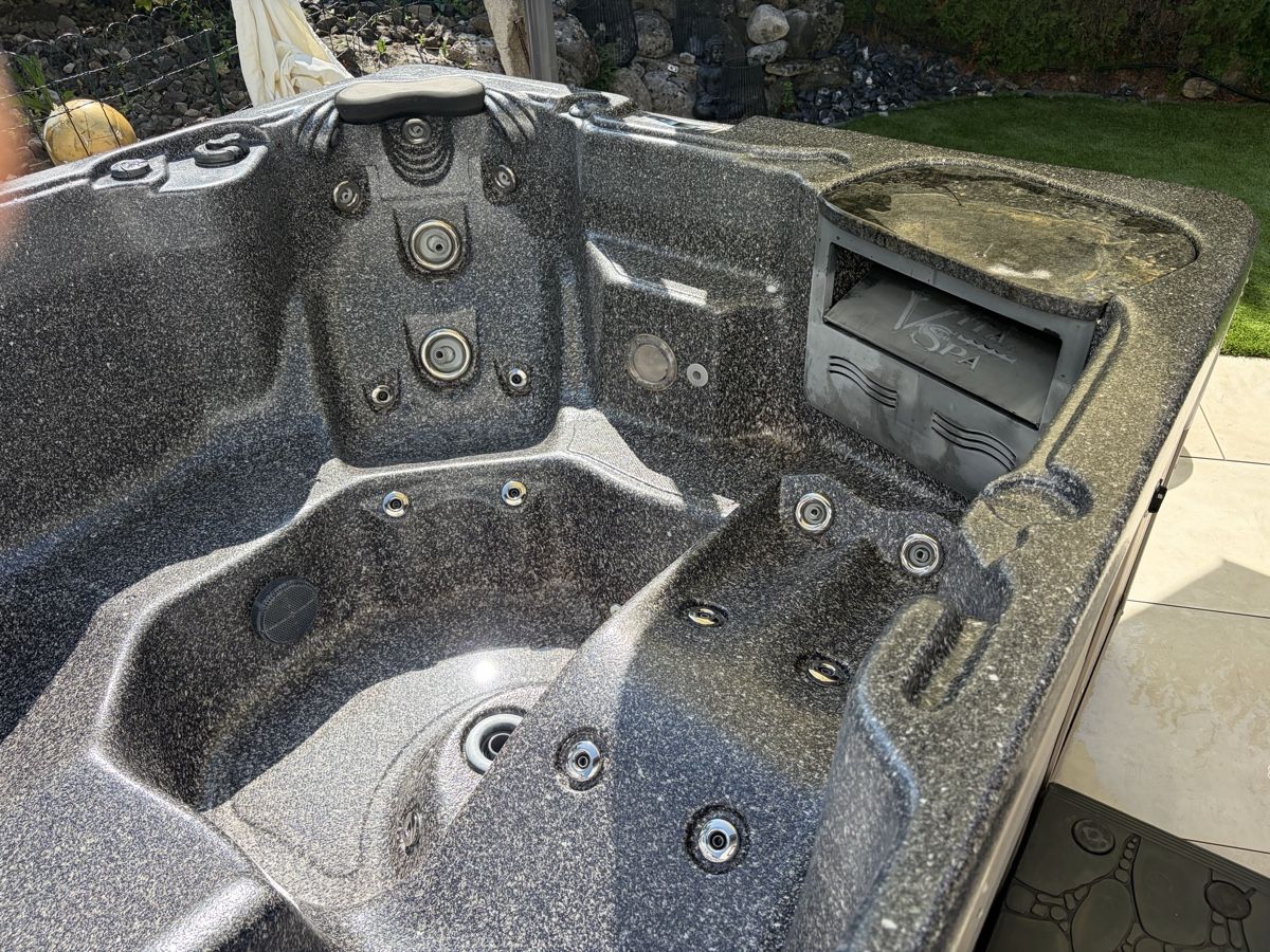 Bains à remous: Whirlpool 5 pers – Défectueux à Beckenried par amstadivan 1