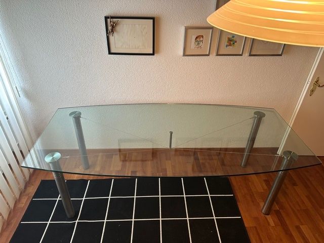 Tables: Tisch mit Glasplatte, Design Hutter – D'occasion à Herzogenbuchsee par Bestens46