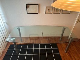 Tisch mit Glasplatte, Design Hutter