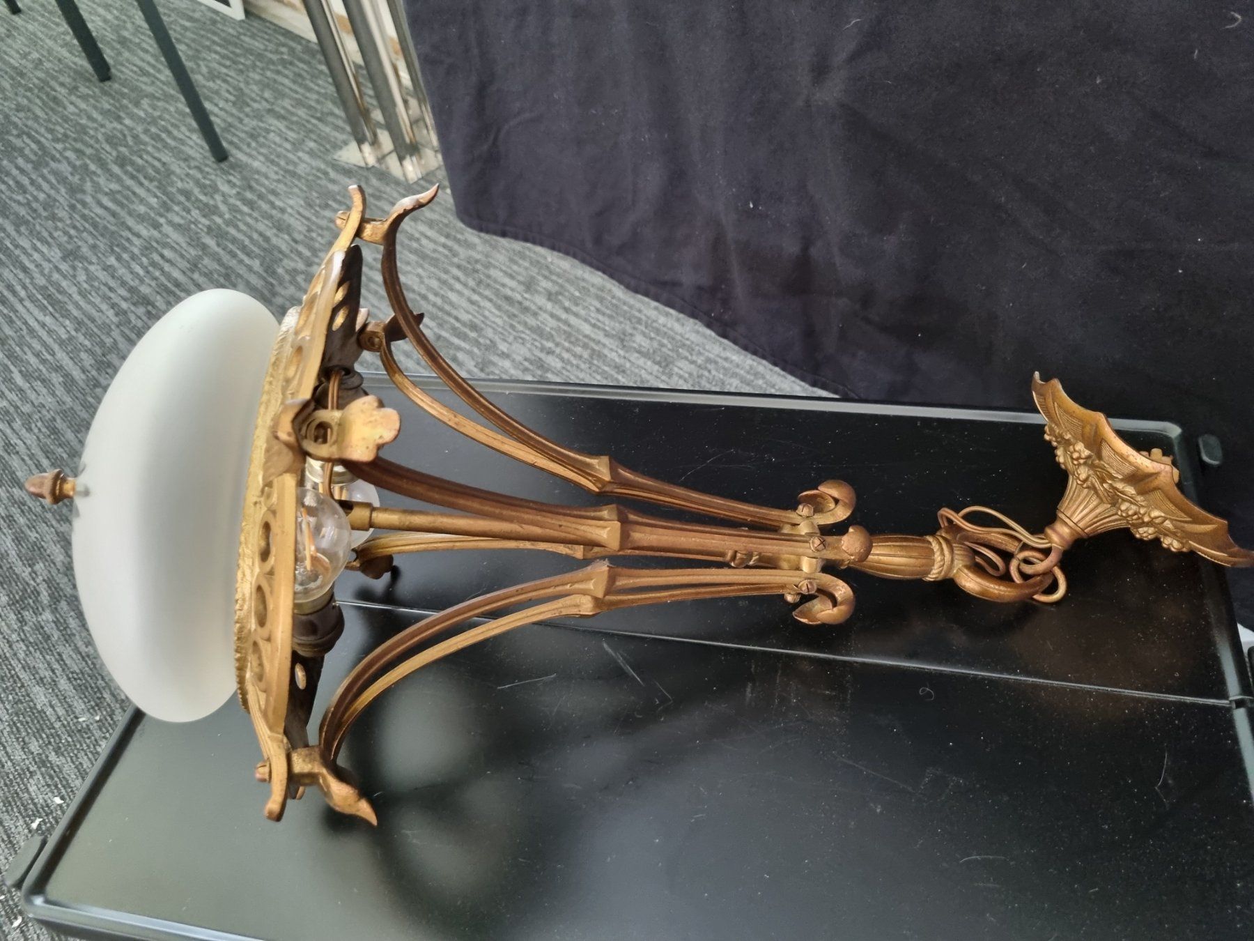 Lustres & lampes de plafonds: Art Déco Deckenleuchte 2flammig, Opalglas, Messing , 20.Jhd – D'occasion à Lenzburg par freedomky 2
