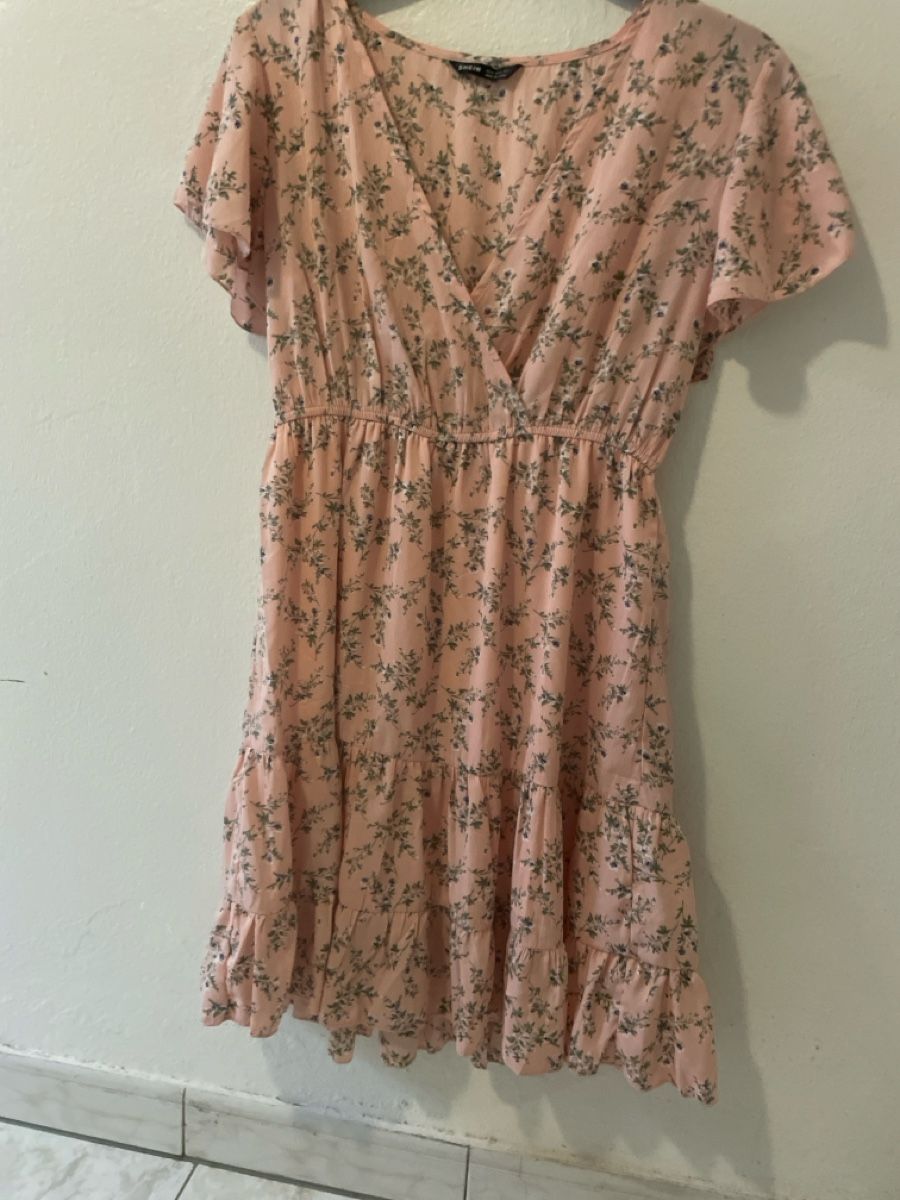 Kleider: Sommerliches Kleid mit Blumenmuster, Grösse M, Neu – Neu (gemäss Beschreibung) aus Obergerlafingen von cabo4