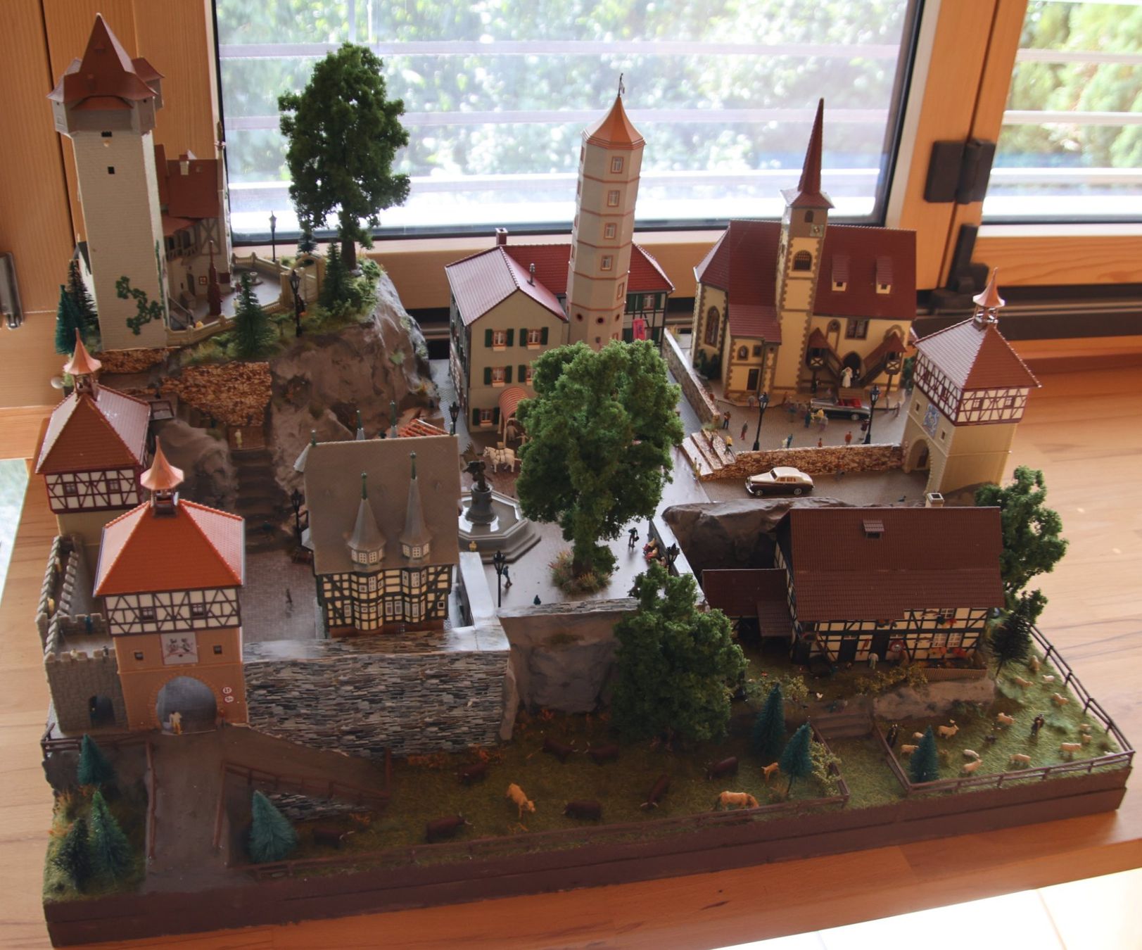 Modelleisenbahnen: Stadt Diorama H0 80x60 cm – Gebraucht aus Diegten von dolphin04