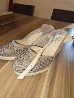 Neuwertig Keilabsatz Schuhe mit Strasssteine Grösse 39