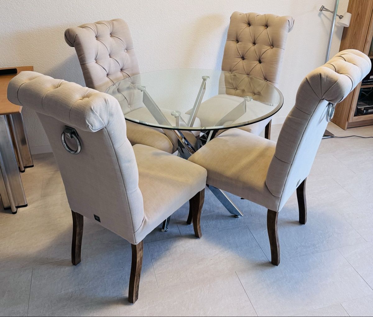 Eichholtz Stühle: 4 chaises Dubbelman Design capitonnées. – Gebraucht aus Farvagny-le-Petit von Ganor