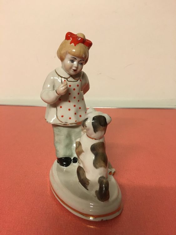 Porzellan Figur Mädchen Spielt mit Hund, Polone Porzellan. Kaufen auf