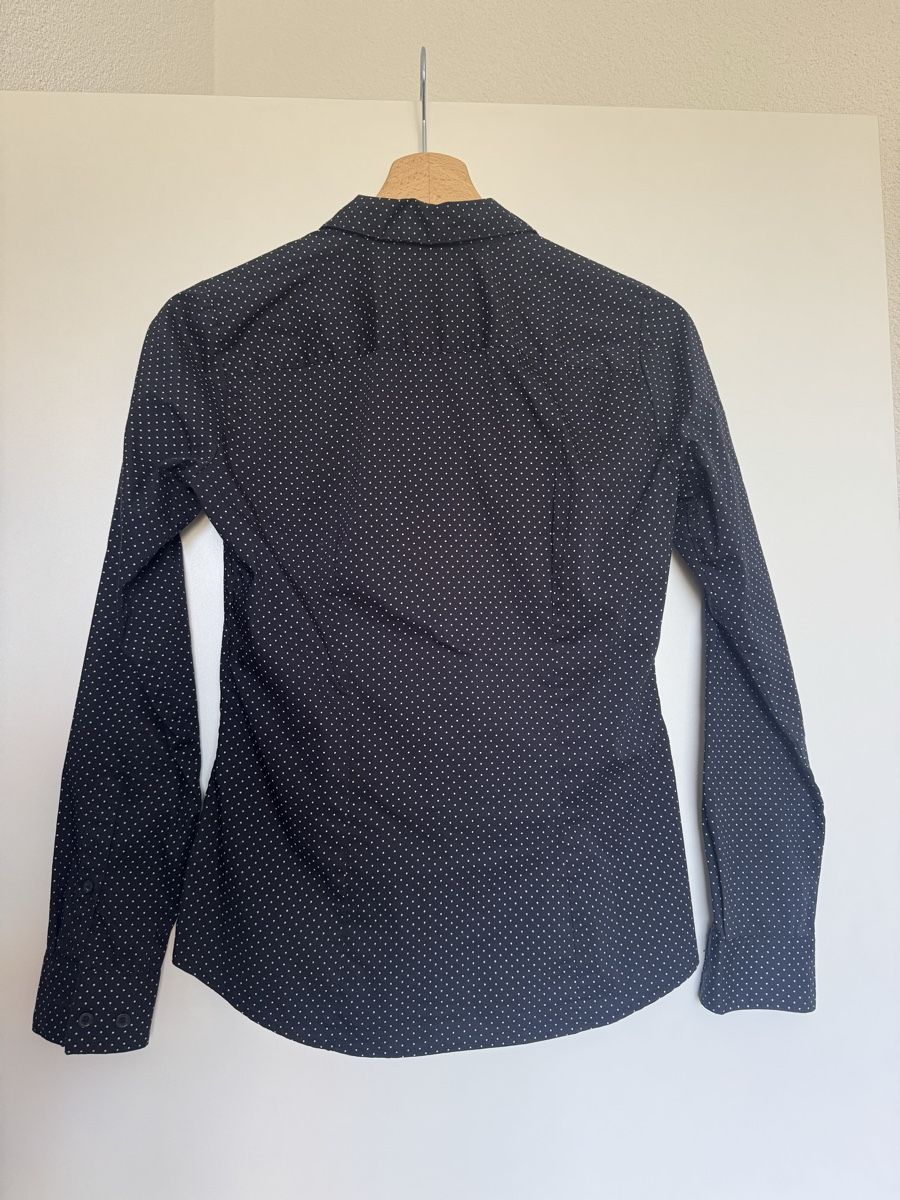 H&M Camicette: Damenbluse gepunktet dunkelblau Grösse 34 – Usato da Tscheppach venduto da SeBoJo 1
