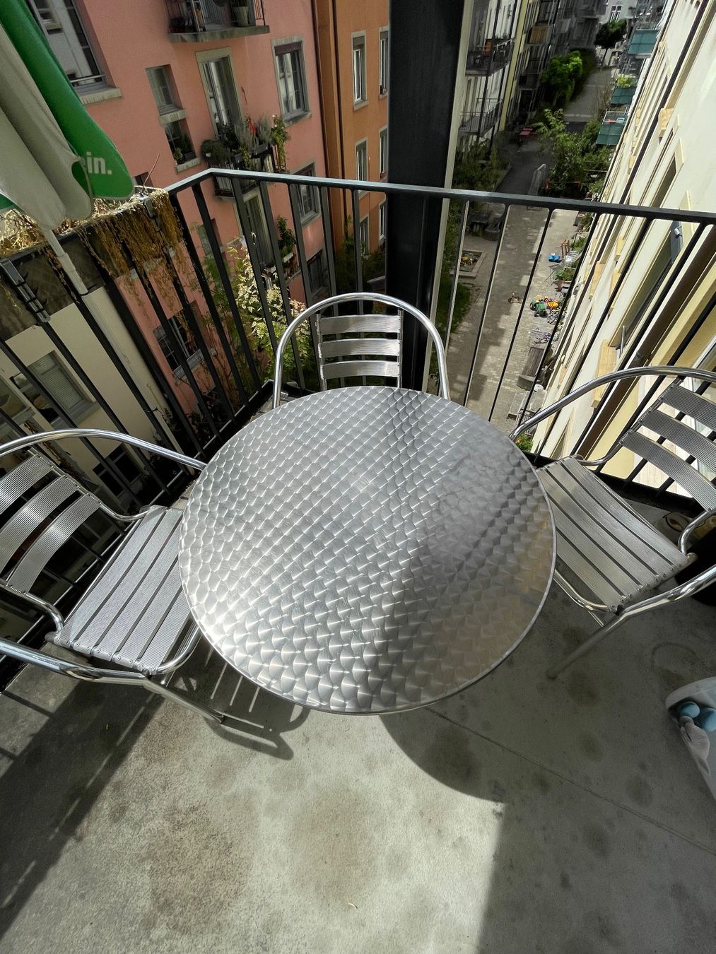 Set di tavolo e panche: Balkon-/Gartenmöbel-Set | Aluminium | Tisch + 3 Stühle – Usato da Uerkheim venduto da Gerodahero 1