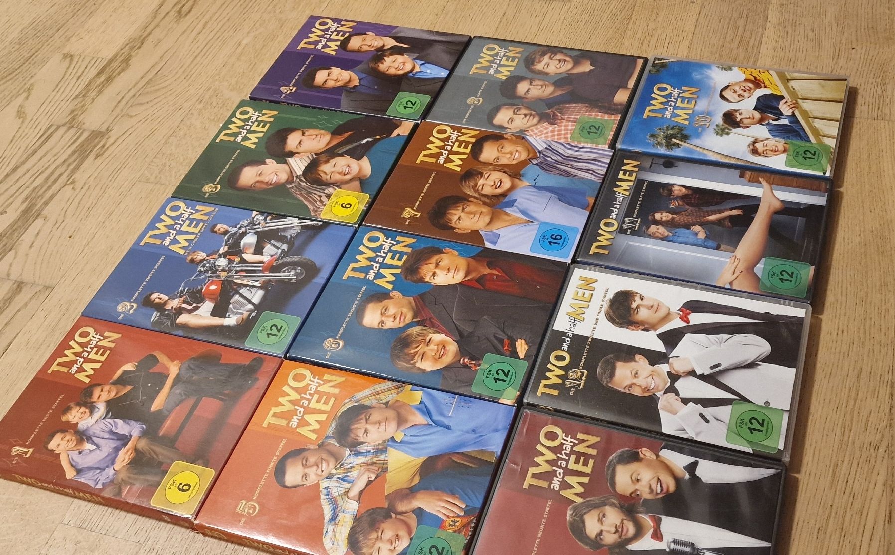 Tous les DVDs: Two and a Half Men DVDs komplette Staffeln 1-12  – D'occasion à Arbon par sar_l7ll 2