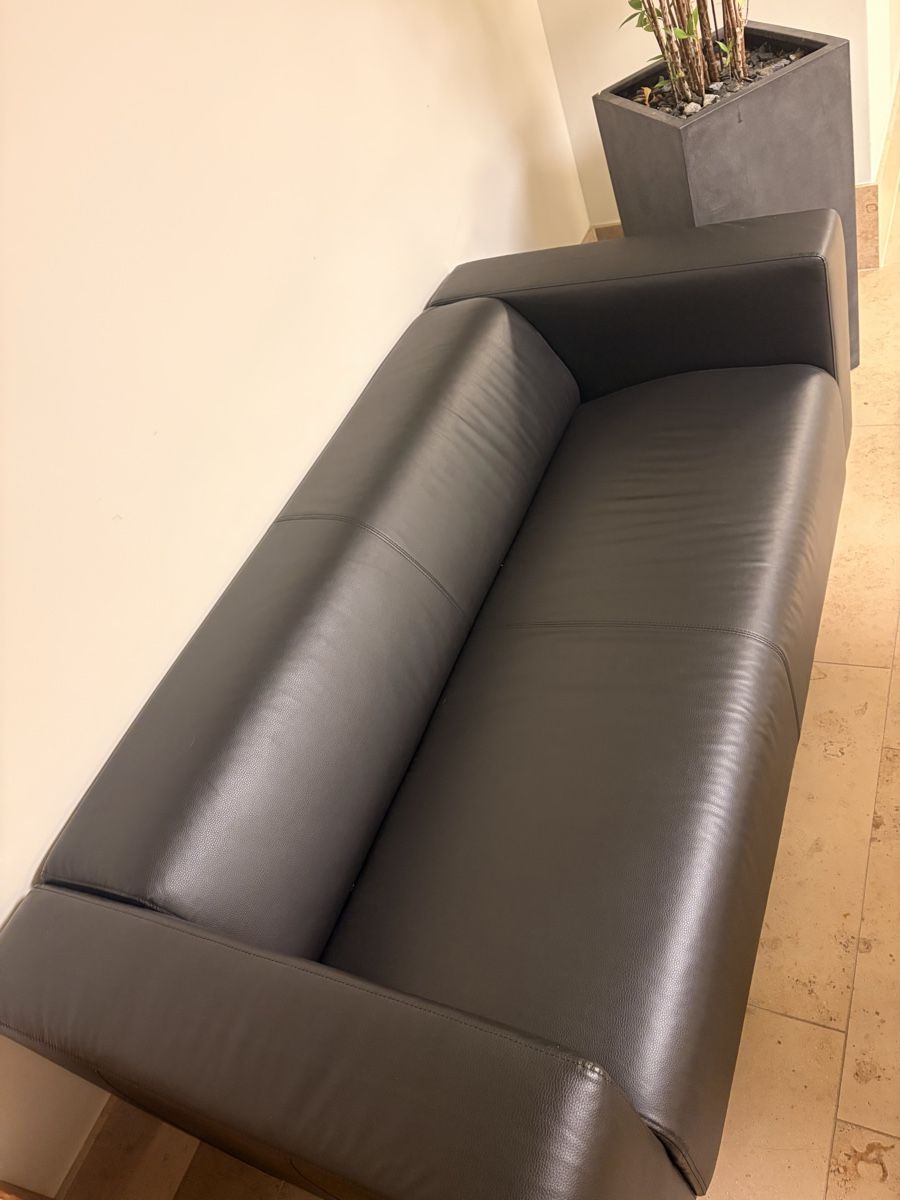 Sofas: Kunstleder Sofa schwarz – Neuf (Voir description) à arbon par gep_7lxv 1