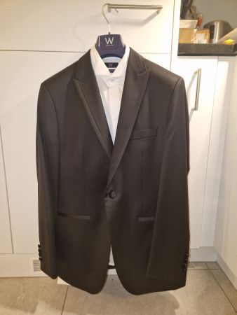 Hochwertiger und eleganter Hochzeitssmoking