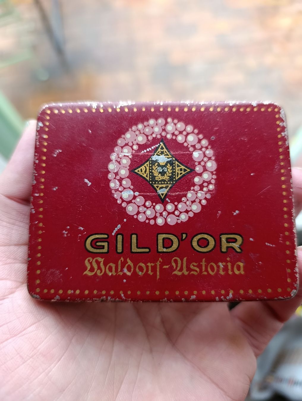 Tabacchi: Waldorf Astoria Zigaretten Dose, Gil d' Or – Usato da Biel/Bienne venduto da Triopep