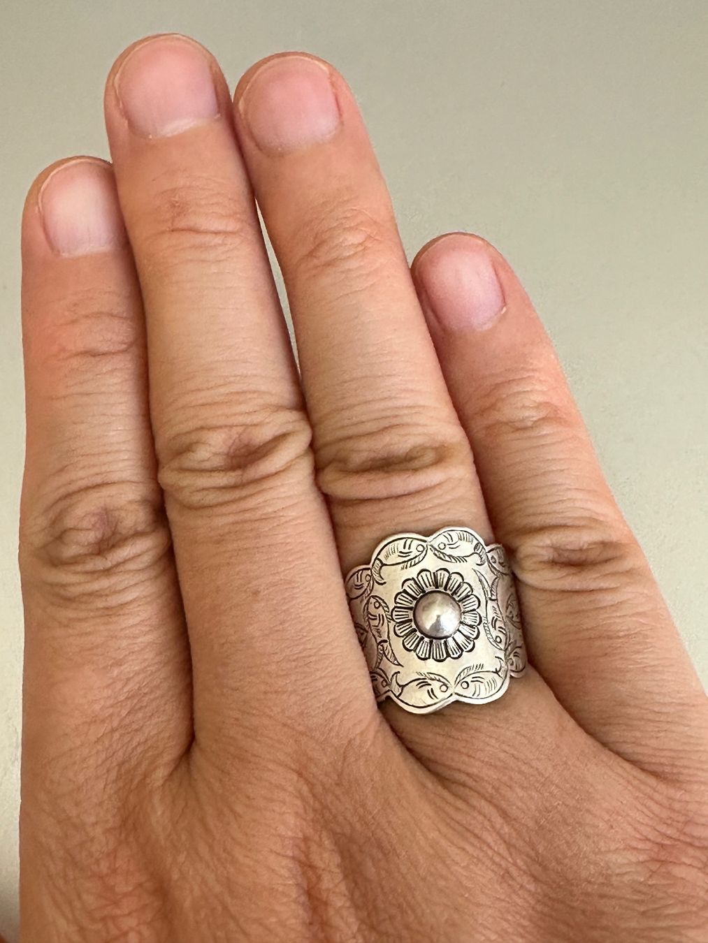 Anelli: Vintage handgravierter Silber Ring – Usato da Onex venduto da Antiqueshow 1