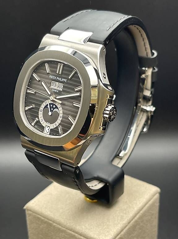 Patek Philippe Montres: Patek Philippe Nautilus Ref. 5726A-001 Year 2011 – D'occasion à Lugano par luganotopwatches 3