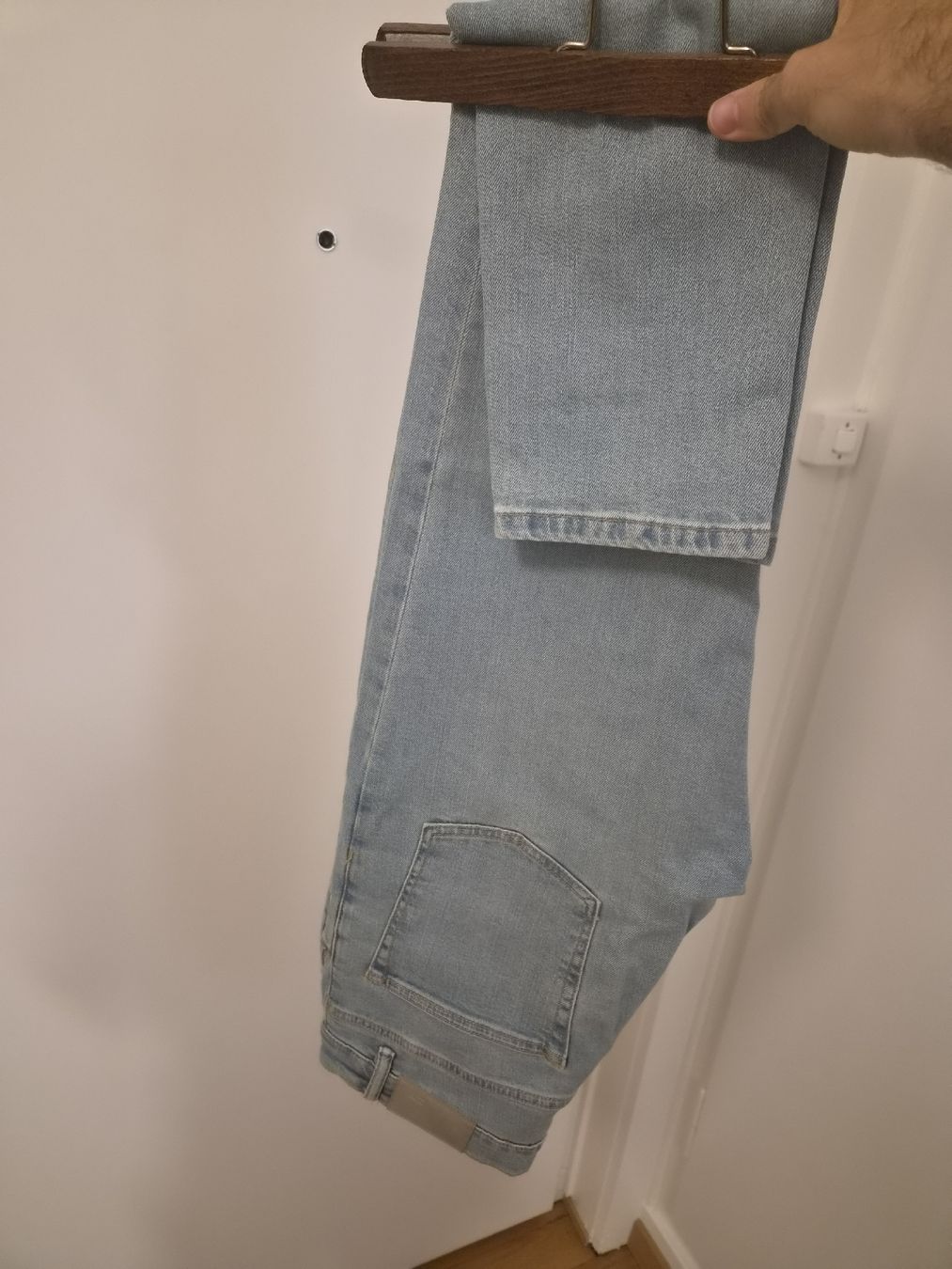 Zara Jeans: Hellblaue Jeans Tapered Look – Gebraucht aus Dübendorf von jon_p8yl 3