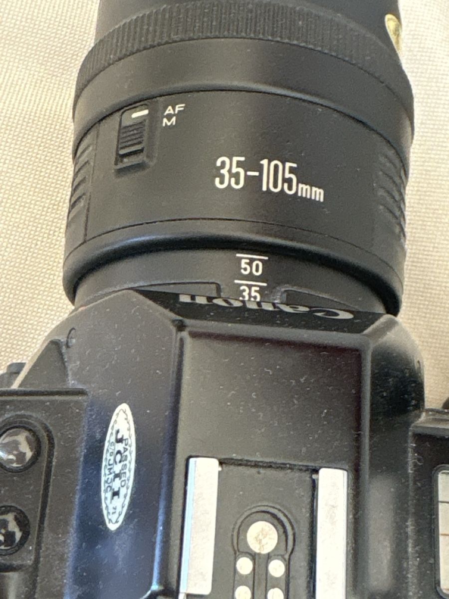 Canon Fotocamera: Canon EOS 650 Spiegelreflexkamera mit 35-105mm Objektiv – Usato da Zürich venduto da jessykw 1