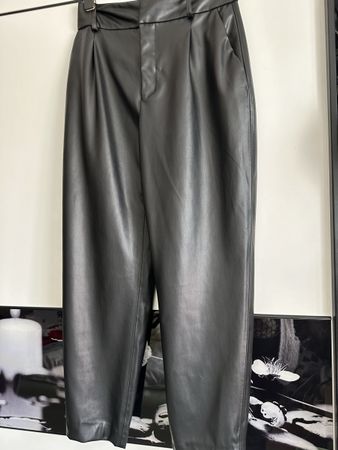 Damen Zara HoseLeder  Optik Gr /M