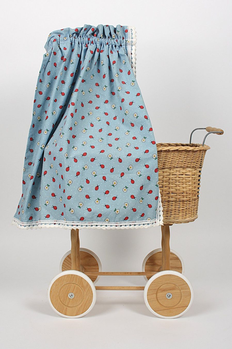 Puppenwagen: Puppenwagen Marienkäfer – Gebraucht aus Zollikofen von Restwert_Zollikofen