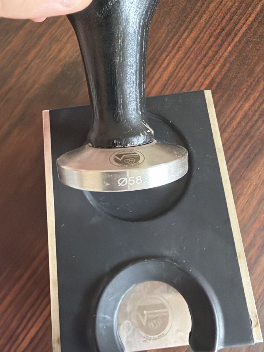 Appareils de cuisine: Kaffeetamperhalter mit Tamper – D'occasion à Fahrweid par aokolovskis 2