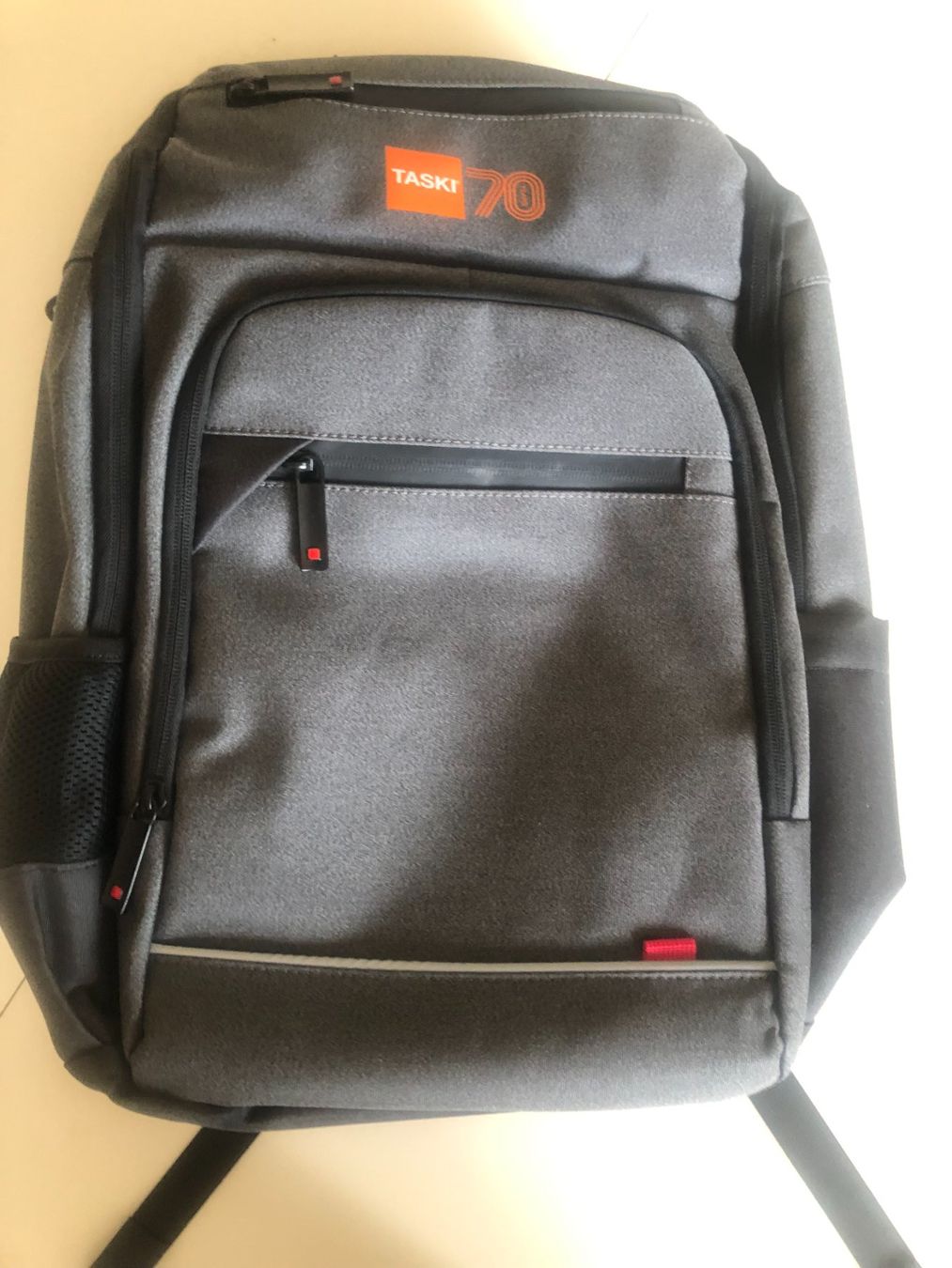 Zaini: Rucksack für Laptop mit Ladekabel – Nuovo (secondo la descrizione) da Bassersdorf venduto da sammelfloh