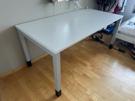 Zwei hochwertige steelcase Bürotische