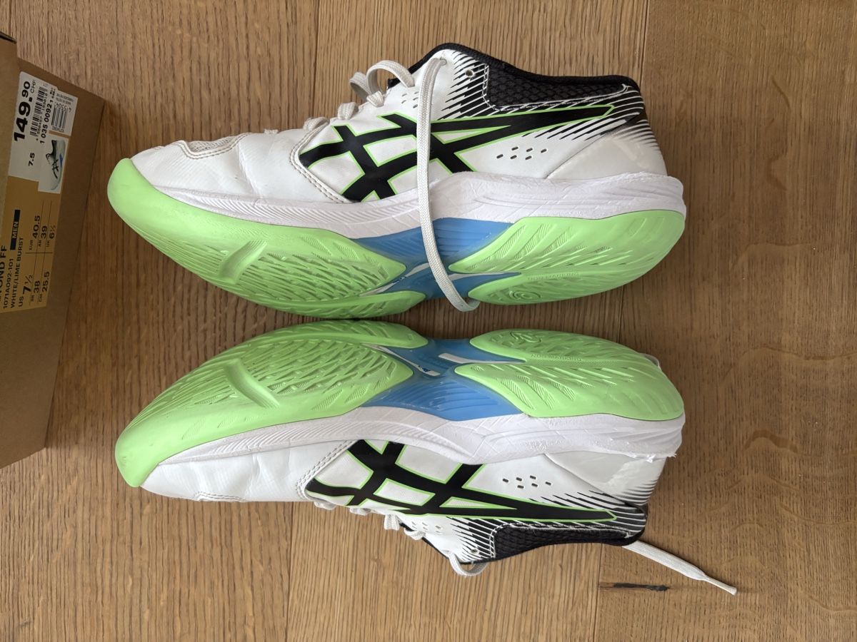 Asics Herrenschuhe: Asics  Hallenschuhe – Gebraucht aus Würenlos von Ashley24 1