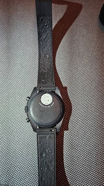 Orologi: Moonswatch, Special Moonphase Snoopy, Schwarz, Neu – Usato da Riehen venduto da nitrammangold 2