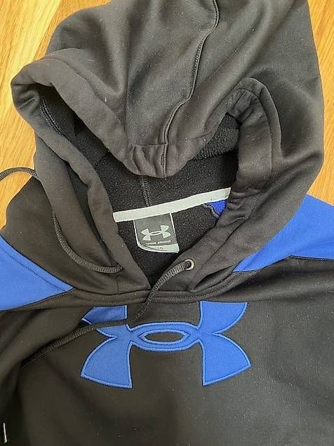 Under Armour Maglioni & Felpe: Under Armour mit Kapuze Gr. L  *** – Nuovo (secondo la descrizione) da Zürich venduto da Fifa 1