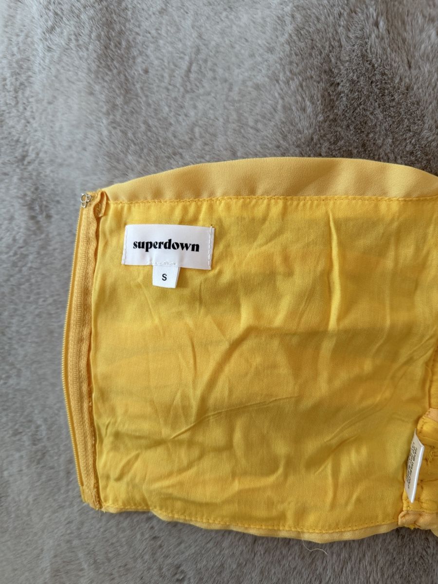 Bershka Top: Superdown Yellow Halter Top - Size S – Nuovo (secondo la descrizione) da Erlenbach ZH venduto da Ma.Pi 5