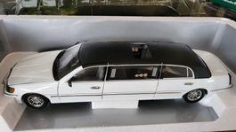 Lincoln Stretch Limousine 1:18 Sun Star