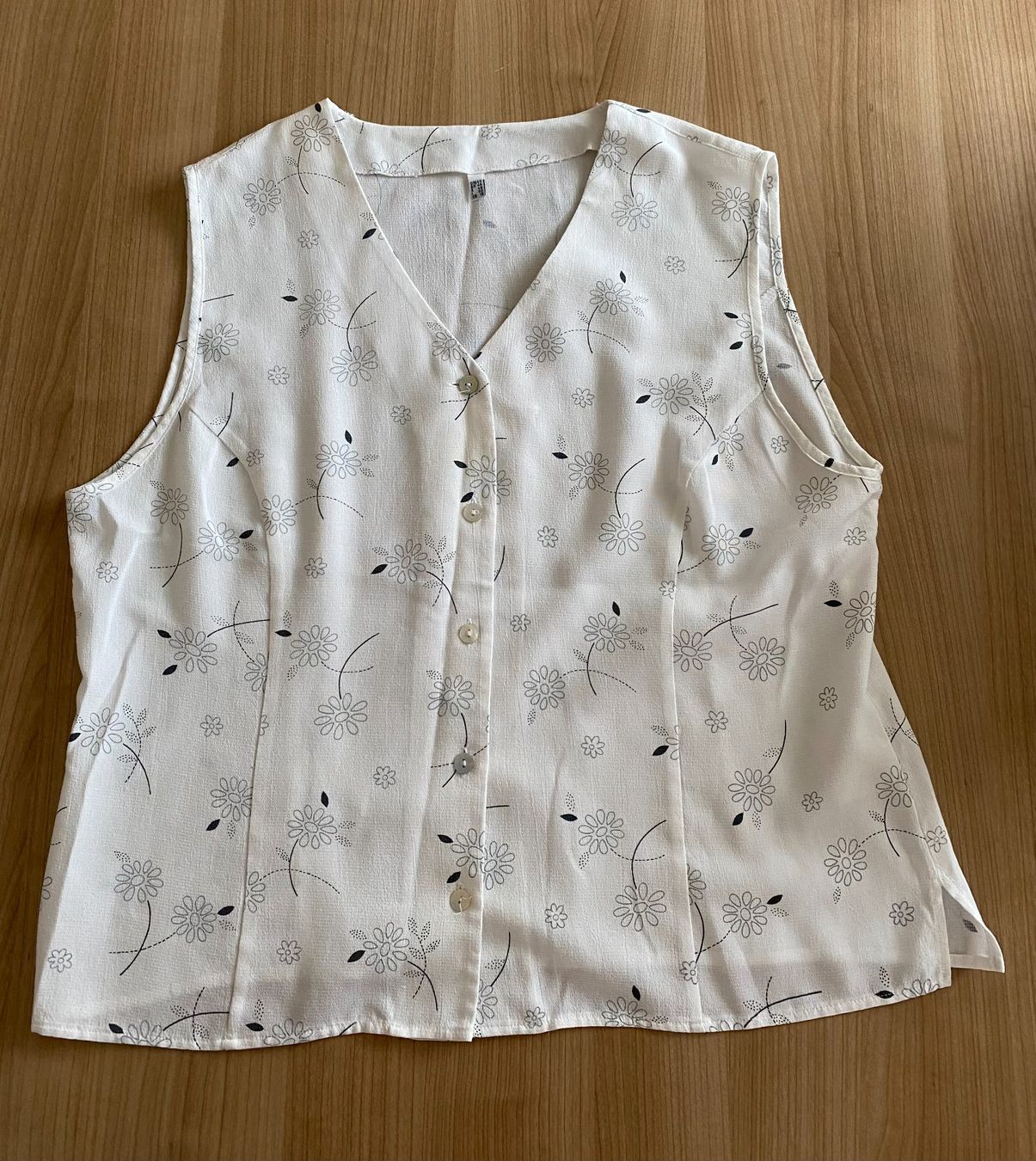 Gilet & Giacche senza maniche: Gilet mit Blumen / weiss - Grösse 44 – Usato da Galgenen venduto da bibibalu5