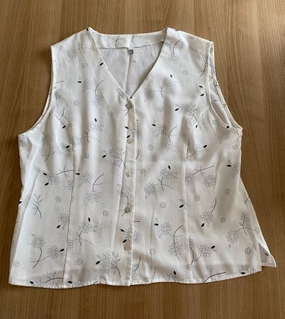 Gilet mit Blumen / weiss - Grösse 44