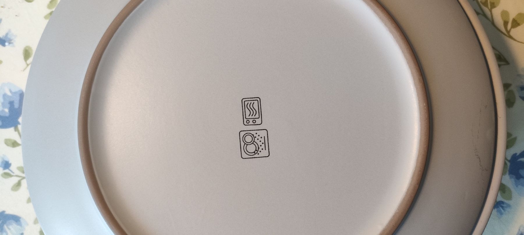 Set di piatti: 18-teiliges Geschirrset grau – Usato da Muri AG venduto da Mupuputs 2