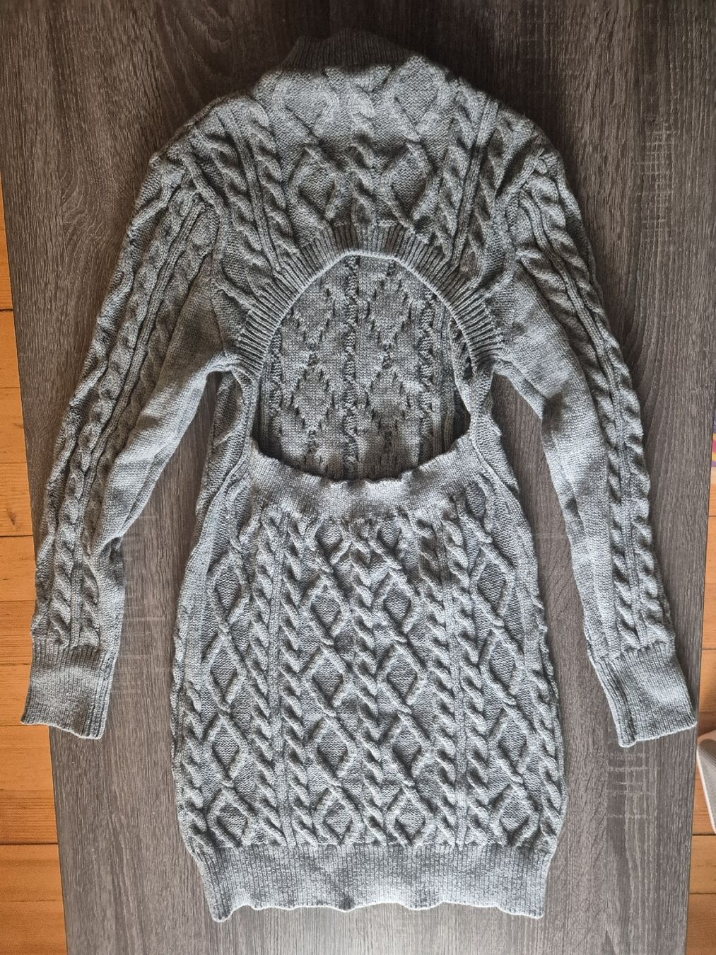 Kleider: Grauer Strickpullover mit Rückenausschnitt, Grösse S – Neu (gemäss Beschreibung) aus Zofingen von Just_That_Thing 1