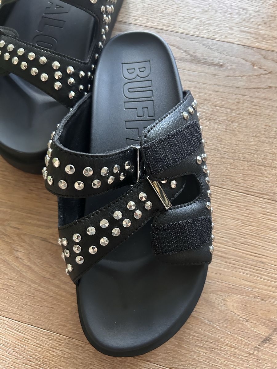 Buffalo Scarpe da donna: Buffalo Nieten Sandalen Gr. 40 – Usato da Auslikon venduto da Trollkjerring 2
