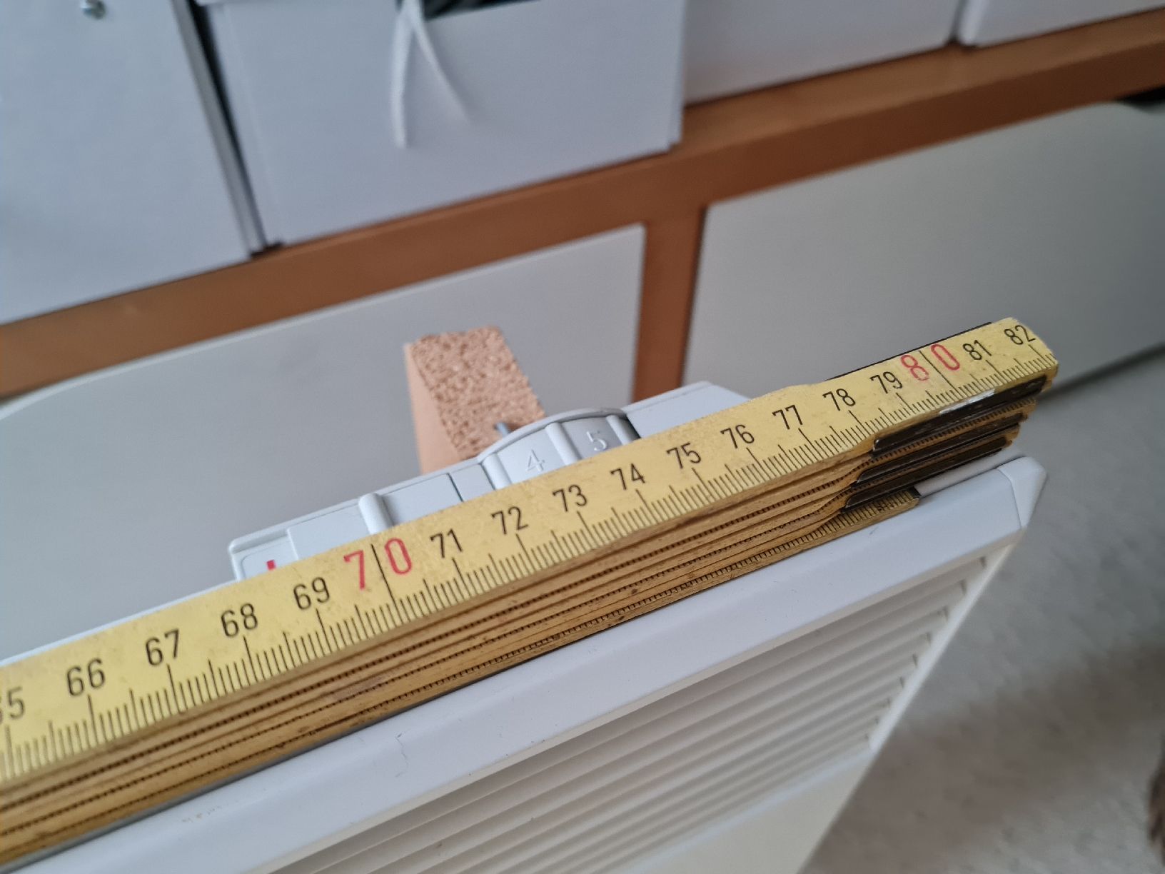Radiatori: AEG Radiator/Heizkörper WKL/CFB 2001, 2000W – Usato da Däniken SO venduto da Schenkerk 2