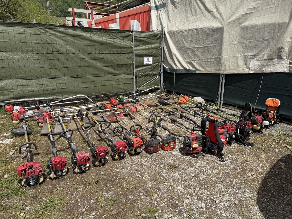 Tutti gli attrezzi: Div. Rasentrimmer 22Stk. – Difettoso da Uttigen venduto da Safety123