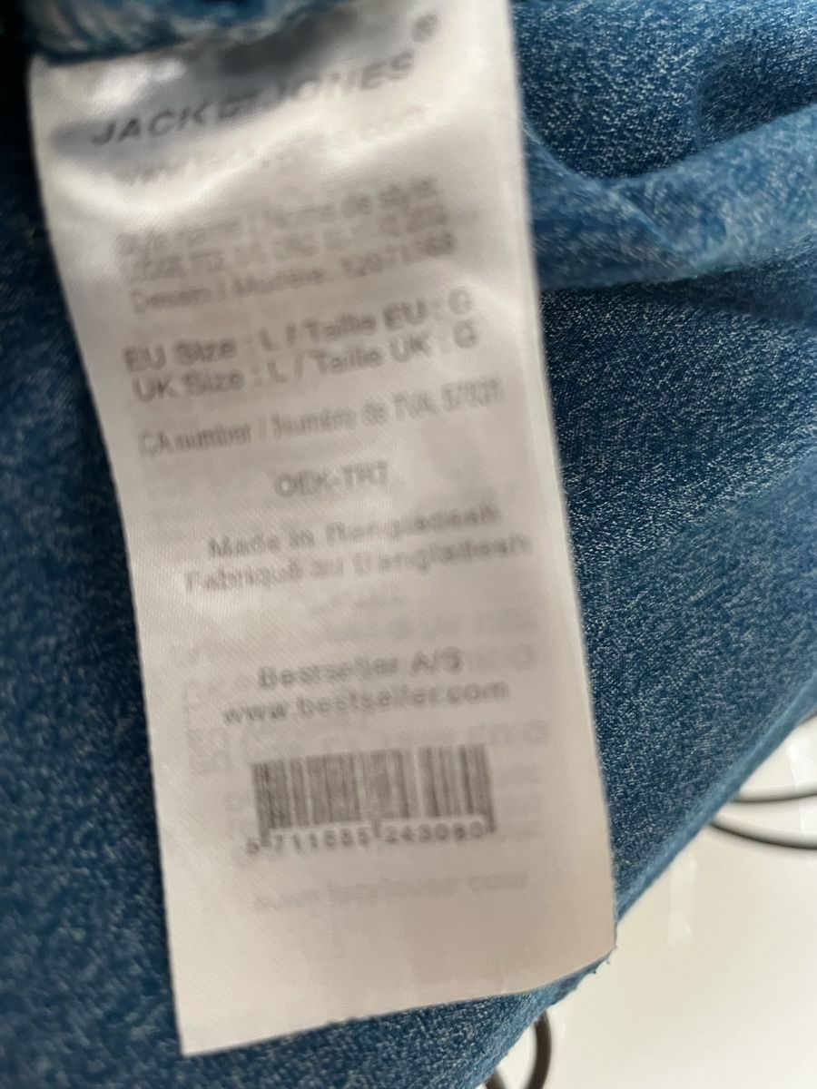 T-shirt: T-Shirt bleu by Jack & Jones – Nuovo (secondo la descrizione) da St. Prex venduto da Nikolletta 7