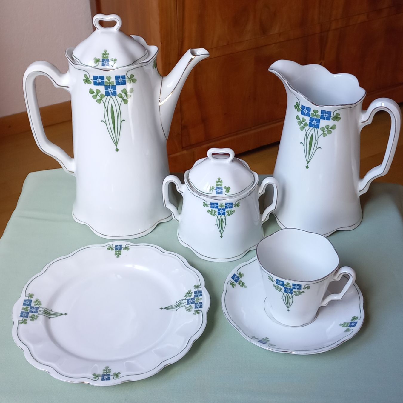 Set di piatti: Antike Jugendstil Kaffee Service. – Usato da Buchs AG venduto da Dzirul 4