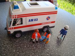 Playmobil Krankenwagen mit Zubehör