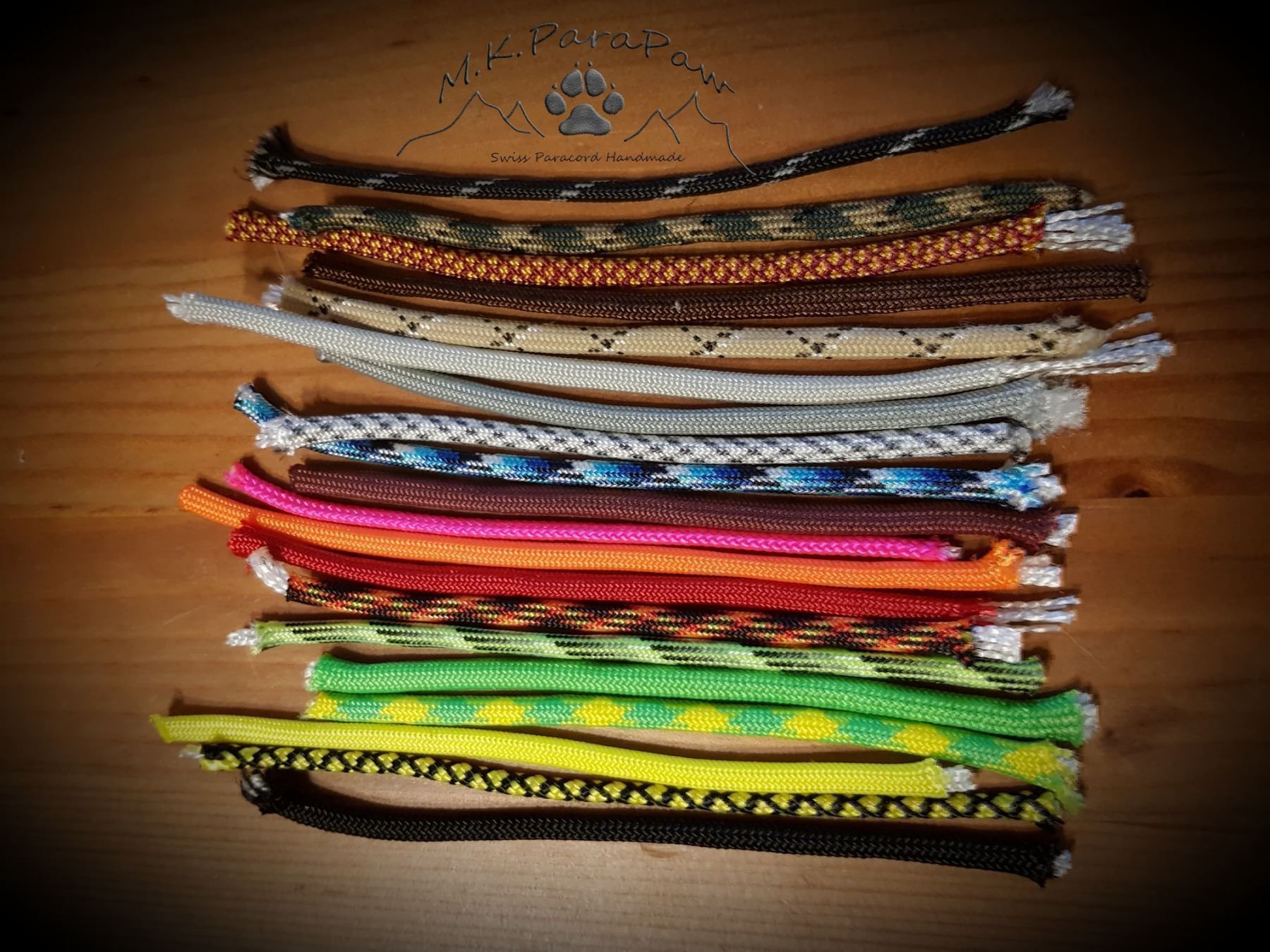 Guinzagli & Collari: Paracord Hundehalsband - 100% Handarbeit – Nuovo e nell'imballaggio originale da Näfels venduto da AllerleiCH 9