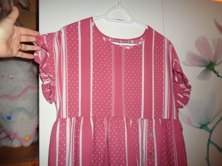 *** Hübsches Kleid *** / Knopfleiste ab 1.00