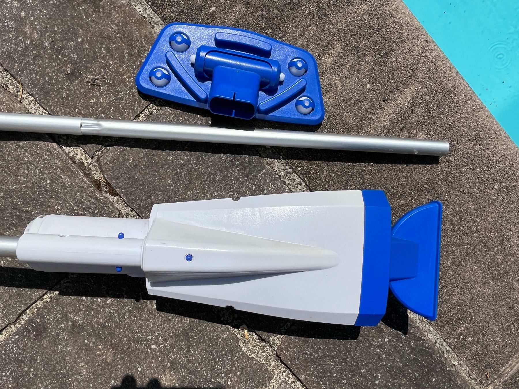 Bestway Piscine: Pool / Whirlpool Staubsauger Bestway mit Teleskopstange – Usato da Hünenberg See venduto da tonybee 5