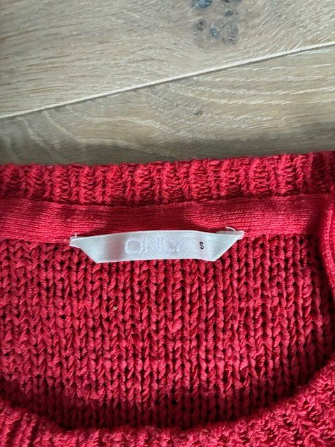 Only Maglioni & Felpe: Schöner Pullover in einem wunderschönen Rotton Größe S – Usato da Lausanne 26 venduto da anaxena 2