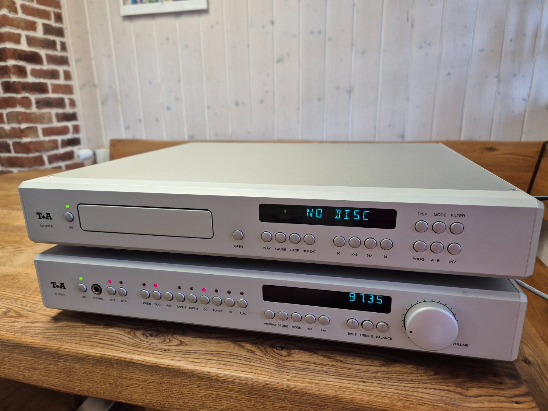 T+A Ricevitori: T+A Receiver und CD Player – Usato da Rorschacherberg venduto da Wumbler